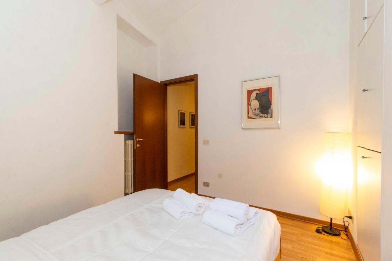 Porta Nuova & San Salvario Roomy Flat Turin Bagian luar foto